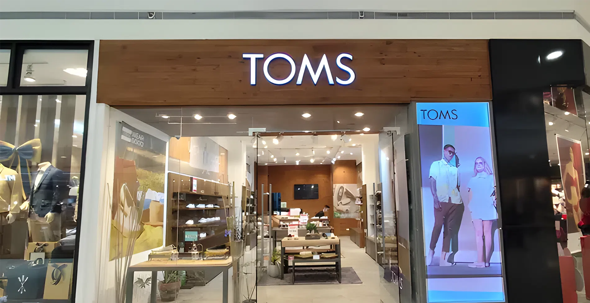 Banner 1 - TOMS Store Canada