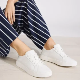 Women Kameron Lace-Up Sneaker